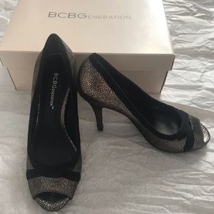 BCBGENERATION Women’s 6M Cierra Peep Toe